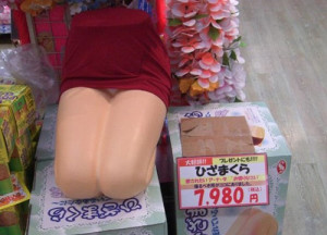 日本跪式女性大腿枕 寂寞男女消遣神器
