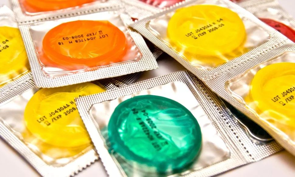 中学生发明变色避孕套，遇到不同病毒会变色